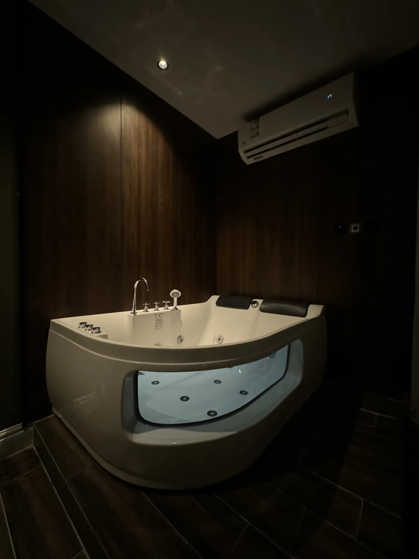 D8KHcD3Z-d0Dpd-C5-qVxyVk3arCifmr