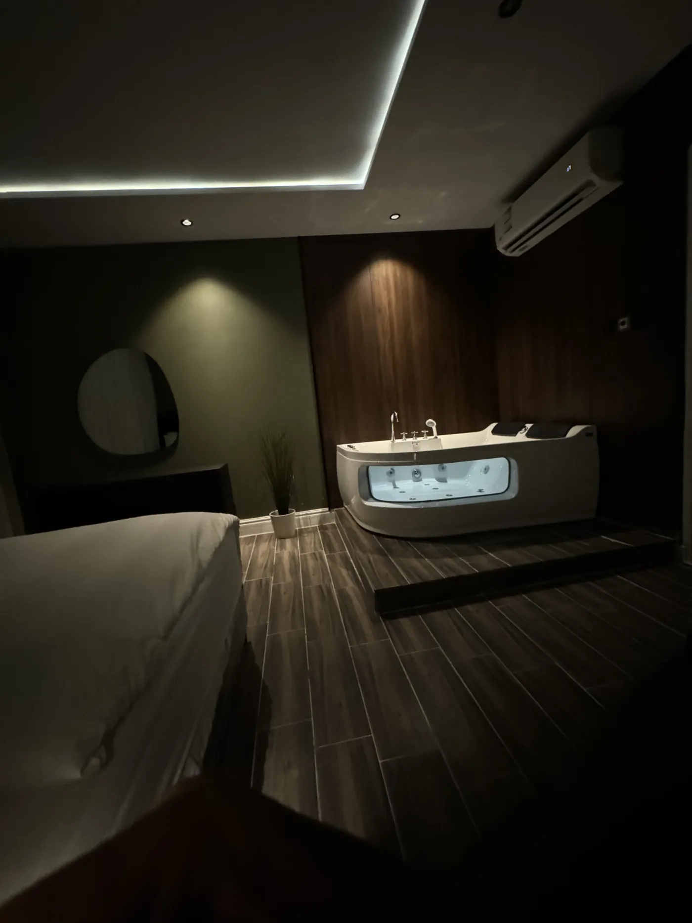 wFksytWcT9VZ4rGB48qgD_OuopTEAKp5